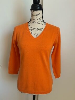 Neiman Marcus V-Neck Cashmere Sweater - Orange